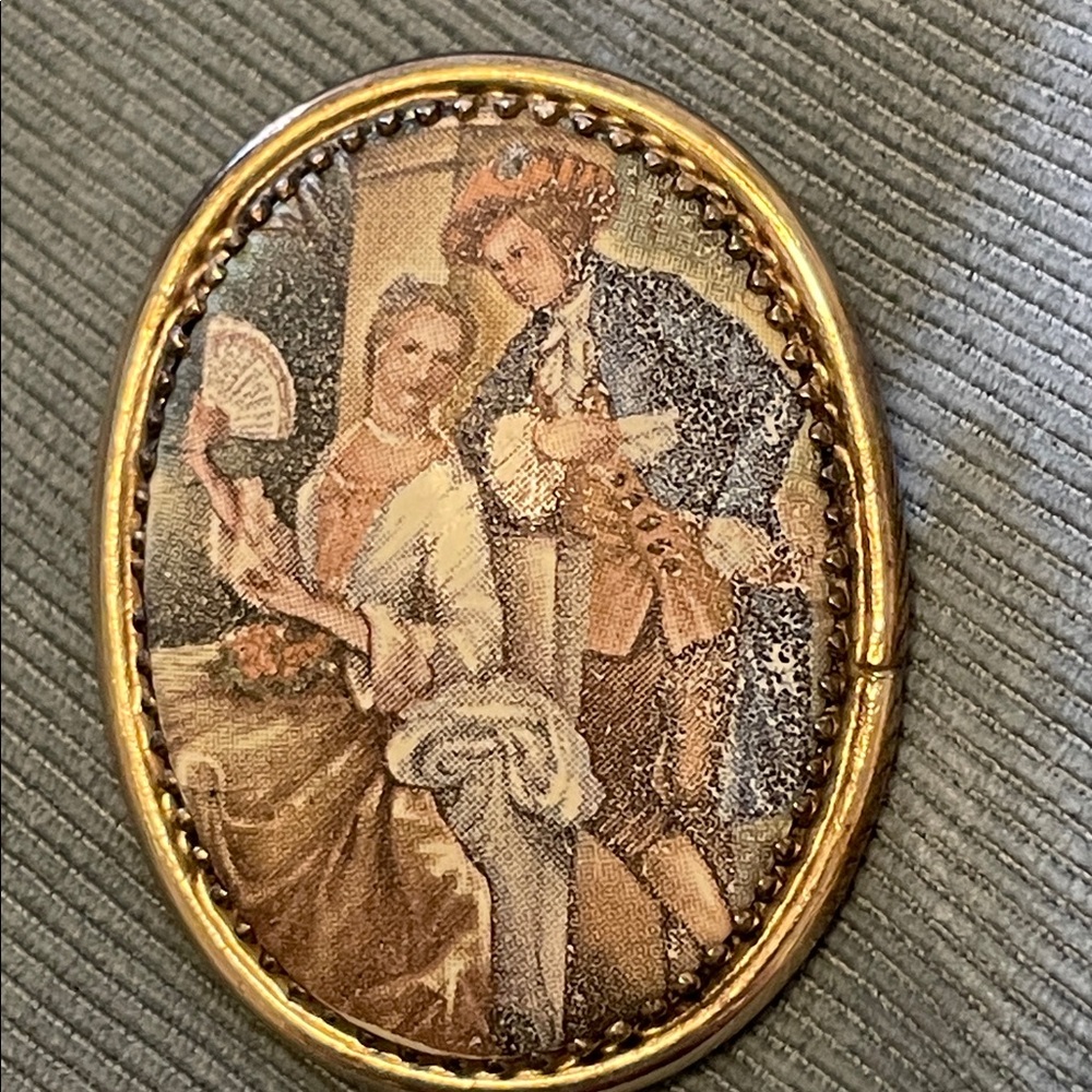 Whiting & Davis Vintage Gold Oval Brooch with 18th C Romantic Scene - Picture 9 of 10